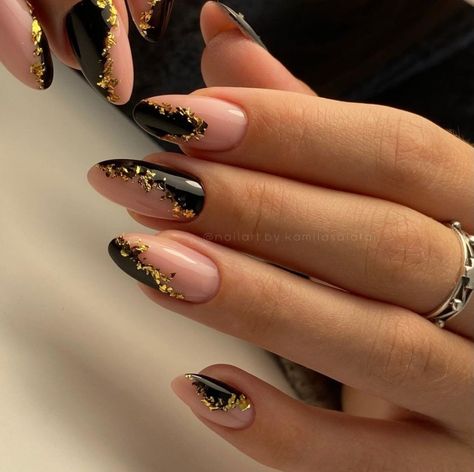 Gold And Black Nails, Black Nails Ideas, Black And Gold Nails, Nails Images, Gold Manicure, Oval Nails Designs, Black Gold Nails, Fancy Nail Art, Gel Nail Art Designs