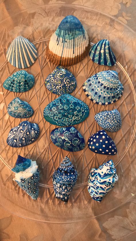 Cheap Wedding Favor Ideas, Seashell Art Diy, قلادات متدلية, Art Coquillage, Oyster Shell Crafts, Wedding Favor Ideas, Seashell Painting, Cheap Gift, Shell Crafts Diy