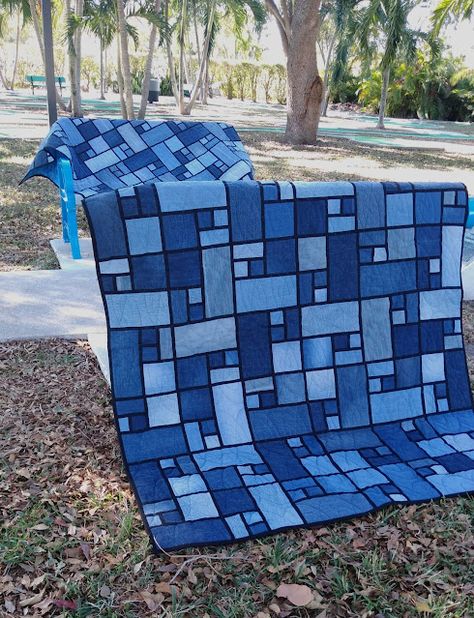 Jean Quilt Ideas, Denim Quilt Patterns, Denim Blanket, Blue Jean Quilts, Patchwork Quilting Designs, Jean Quilt, Denim Crafts Diy, Blue Jeans Crafts, Stained Glass Pattern