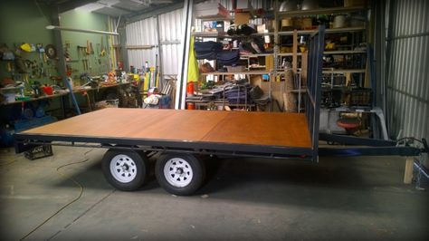 flat top wide bed trailer flat deck flatbed trailer plans www.trailerplans.com.au Deck Over Trailer, Flat Deck, Utility Boat, Engine Stand, Small Tractors, Boat Trailers, Trailer Plans, Off Road Trailer, Custom Trailers