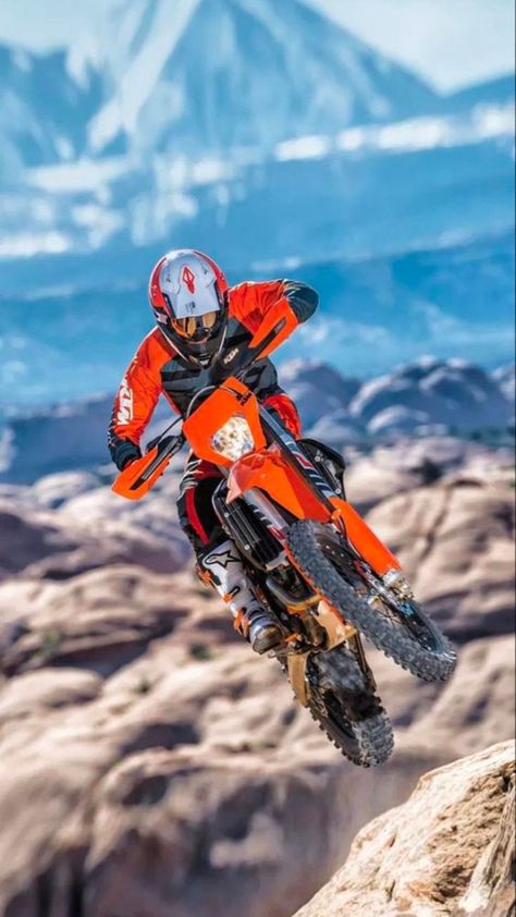 Dirt Bikes Wallpaper, Bike Aesthetic Wallpaper, Trail Motorcycle, Ktm Dirt Bikes, Motocross Love, Cool Dirt Bikes, Image Moto, Motorcross Bike, Bike Pictures