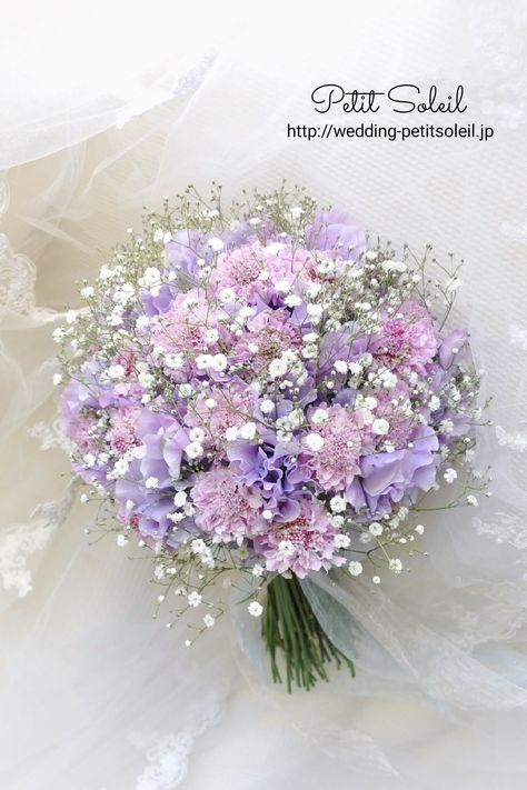 Buqet Flowers Lilac, Purple Flowers Decoration, Tangled Inspired Bouquet, Lilac Flower Centerpieces, Light Purple Wedding Bouquet, Wedding Purple Bouquets, Lilac Flowers Centerpieces, April Wedding Colors Schemes, Dusty Blue And Purple Wedding Flowers