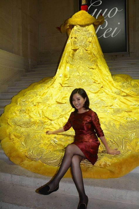 Dresses for excess – meet Guo Pei, China's couture queen - Asia Times Pei Ming, Ming Vase, Rihanna Dress, Guo Pei, Dark Fairycore, Yellow Gown, Dress 2022, Art Costume, Costume Institute