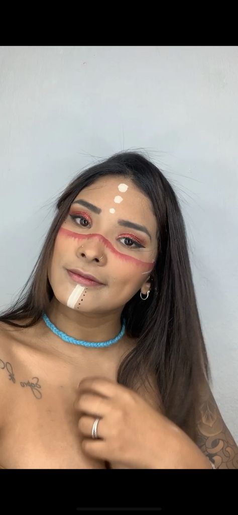 Ideia de maquiagem da pocahontas Pocahontas Face Paint, Pocahontas Diy Costume, Pocahontas Makeup, Pocahontas Halloween, Pocahontas Cosplay, Pocahontas Outfit, Make India, Pocahontas Disney, Princess Pocahontas