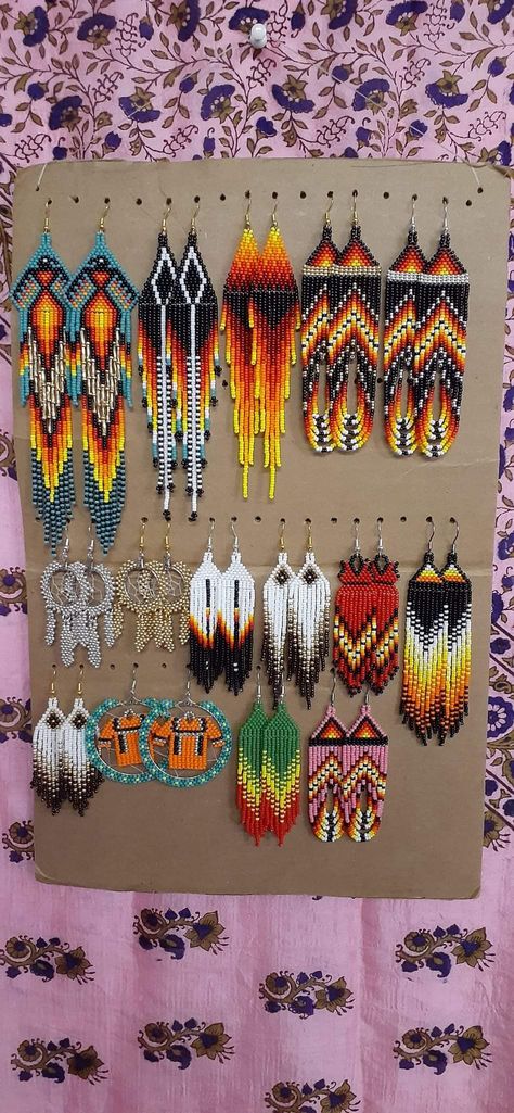 Native American Beaded Earrings Pattern Color Combos, Native Bead Earrings, Indigenous Beadwork Earrings, Indigenous Earrings Beaded, Native American Beaded Earrings Tutorial, Powwow Earrings, Seed Bead Earrings Patterns, Regalia Beadwork, Native American Beadwork Earrings