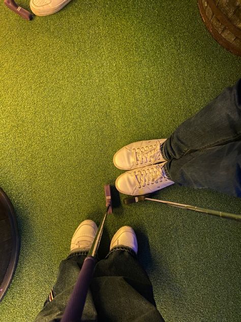 Mini Golf Date Aesthetic, Golf Date Aesthetic, Mini Dates Ideas, Mini Golf Pictures, Mini Golf Aesthetic, Mini Date Ideas, Date Night With Friends, Mini Golf Date, Golf Couple