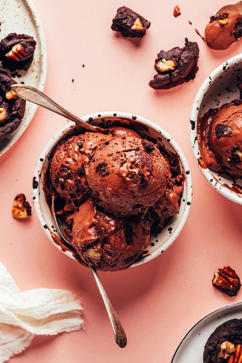 Homemade Vegan Ice Cream Recipes, Homemade Vegan Ice Cream, Homemade Vegan Chocolate, Vegan Chocolate Ice Cream, Chocolate Brownie Ice Cream, Baileys Ice Cream, Ice Cream Bar Recipe, Almond Milk Ice Cream, Vegan Chocolate Brownies