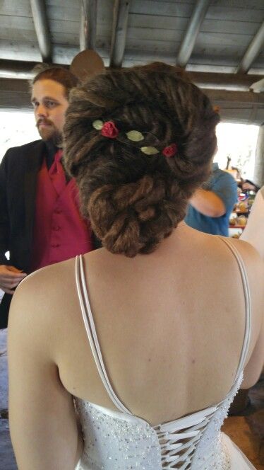 Dread Wedding Updo that I did!! Bridal Dreadlock Hairstyles, Dreadlock Updo Hairstyles, Universal Hairstyles, Pretty Dreadlocks, Fairy Wedding Hair, Hike Wedding, Dreadlock Updos, Dreadlock Wedding, Wedding Locs