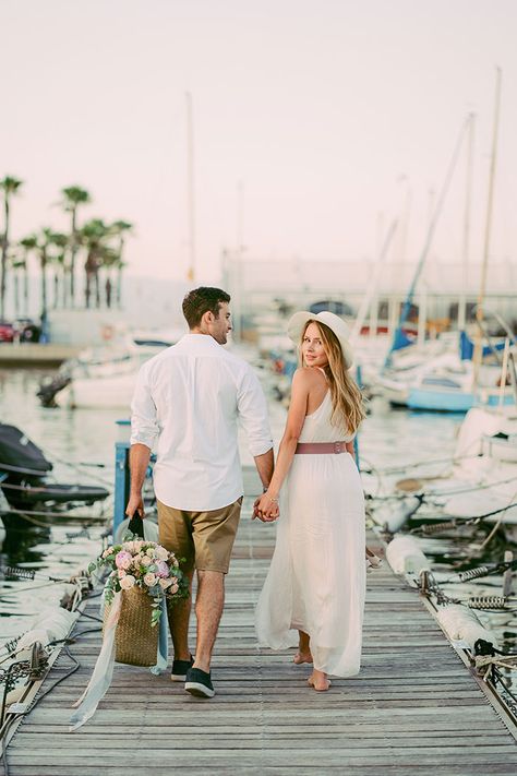 Yacht Pre Wedding Shoot, Yatch Prenup Ideas, Yacht Prenup Shoot, Yacht Club Engagement Photos, Sailboat Engagement Shoot, Engagement Boat Pictures, Sailboat Wedding Photos, Wedding Boat Pictures, Yacht Engagement Pictures