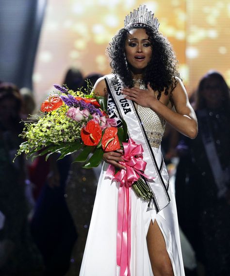 Miss USA Shares The Inspiring Reason She Natural Pageant Hair, Girls Pageant Hairstyles, Beauty Pageant Hairstyles, Girls Pageant Hair, Black Pageant Queens, Pageant Hairstyles, Natural Pageant, Pageant Photography, Bella Bridal