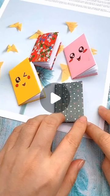 Mini Book Diy How To Make, Handy Craft, Diy Mini Book Tutorials, Making Mini Books, Diy Notepad, How To Make Tiny Books Crafts, Tiny Book Making, Notepad Crafts, Operation Christmas Child Boxes