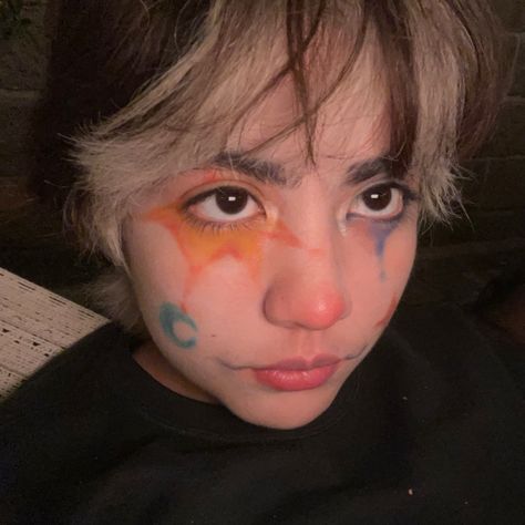 Clown, clown makeup, makeup, halloween, hair, hair inspo, short alt hair, black and white hair, silly Chromebook Wallpaper Aesthetic Black, Soft Pop Aesthetic, Oc Poses Male, Al Core Aesthetic, Clown Makeup Inspo Colorful, Jake English Pfp, Troubled Teen Aesthetic, People Art Reference Photos, Falling Photography