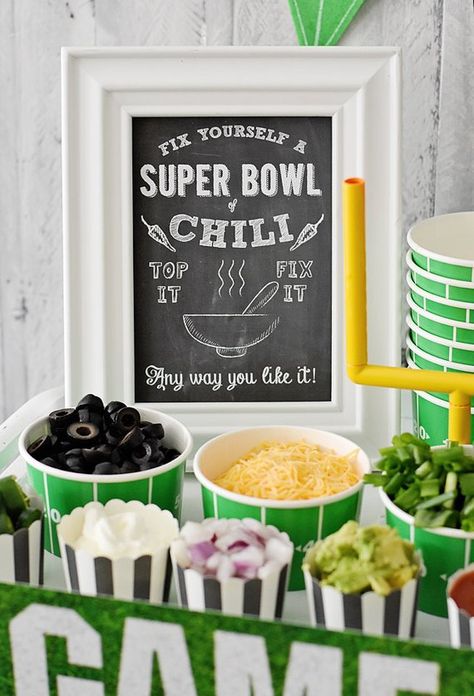 Football Chili, Football Party Printables, Superbowl Chili, Diy Football Party, Bowl Of Chili, Toppings Bar, Chili Bar, Chili Toppings, Football Diy