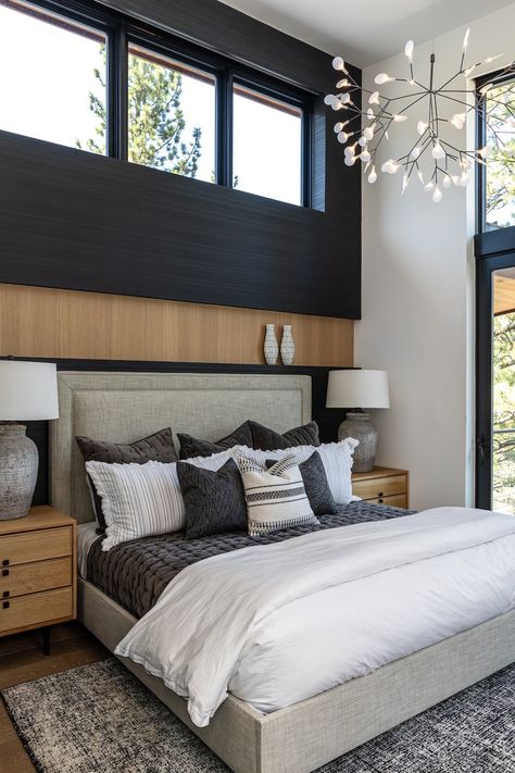 Modern Monochromatic in Tahoe - Mountain Living Mountain Modern Home Interiors, Mountain Home Bedroom, Mountain Bedroom, Modern Cabin Interior, Mountain Home Interiors, Modern Mountain House, Mountain Modern Home, Mountain Interiors, Modern Lake House