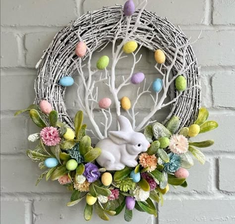 Easter Wreath Ideas, Homemade Easter Baskets, Easter Deco Mesh Wreath, Dekoratívne Vence, Unique Easter Eggs, Easter Door Wreaths, Easter Flower Arrangements, Easter Arrangement, Easter Wall Decor