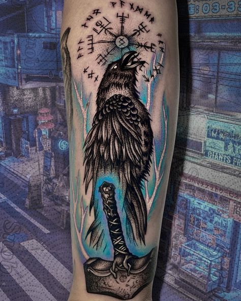 Amazing Nordic Raven Tattoo Designs and Meanings Inspired by Vikings - 34 Photo Ideas Color Viking Tattoo, Nordic Tattoo Forearm, Viking Raven Tattoo Design, Raven Tattoo Forearm, Raven Forearm Tattoo, Viking Raven Tattoo Ideas, Norse Raven Tattoo, Odins Ravens Tattoo, Norse Tattoo Designs