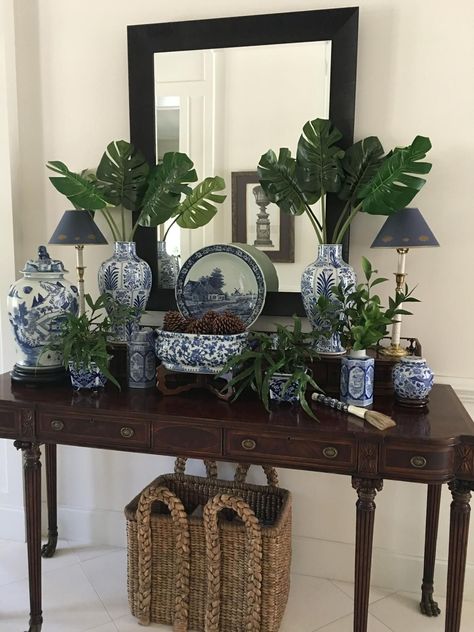 Blue And White Vases, Blue And White Living Room, British Colonial Decor, Beautiful Library, Library Table, Bunny Williams, Blue And White Decor, Blue And White Chinoiserie, British Colonial Style