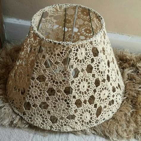 Crochet Lampshade, Crochet Lamp, Doily Art, Doilies Crafts, Crochet Cushion, Confection Au Crochet, Crochet Cushion Cover, Cushion Cover Designs, Crochet Curtains