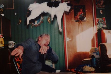 Richard Billingham is a British artist who exposed a broken family in art. Richard Billingham, Family Dysfunction, Ralph Gibson, Frieze London, Frieze Art Fair, Saatchi Gallery, Epic Fails Funny, Grand Palais, Photo Series