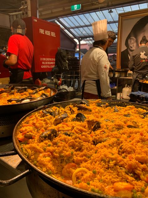 Spanish Street Food, Paella Aesthetic, Spanish Projects, Dream Holidays, Spanish Paella, Street Food Market, Paella Recipe, Party Food Platters, Food Street