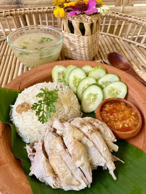 Thai Kao Man Gai, Khao Man Gai Recipe, Thai Chicken Rice, Khao Man Gai, Thai Food Menu, Flavorful Rice, Food Thai, Best Thai Food, Hainanese Chicken