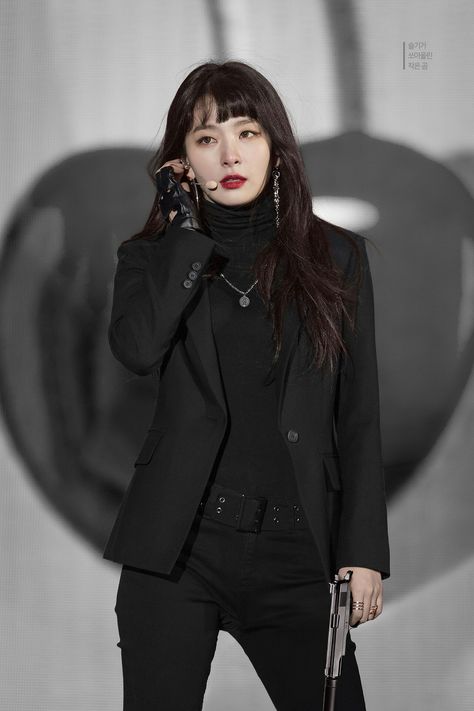 Seulgi Seulgi Bear, Red Velet, Mode Rose, Kang Seul-gi, Kang Seulgi, Red Velvet Seulgi, Girl Crushes, Marchesa, Kpop Outfits