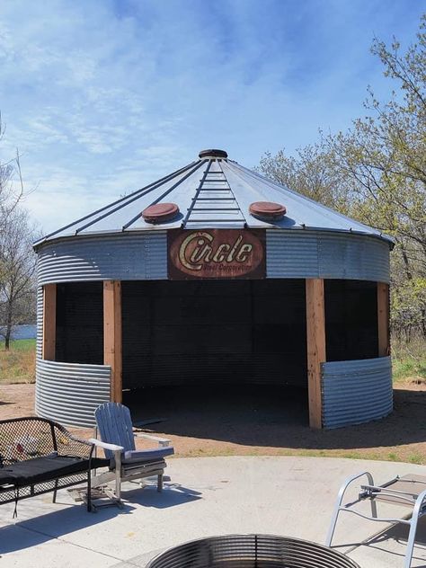 Grain Bin Man Cave, Grain Bin Gazebo Backyard Ideas, Grain Silo Ideas, Binzebo Ideas, Farm Gazebo, Silo Gazebo, Grain Bin Gazebo, Backyard Hideaway, Silo Ideas