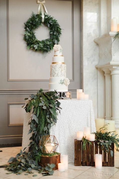 Wedding Cakes Table, Cakes Table, Greenery Wreath Wedding, Wedding Food Table, Wedding Cake Table Decorations, Decoration Buffet, Winter Wedding Table, Wedding Cake Display, Rustic Winter Wedding