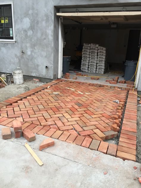 Herringbone Brick, Brick Driveway, Brick Pathway, Diy Backyard Patio, Brick Patio, Concrete Patios, Door Garden, Brick Path, Brick Walkway