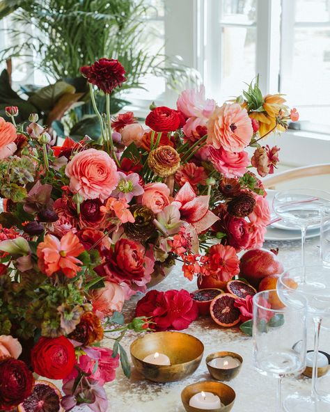 This Couple Prefaced Their San Francisco City Hall Wedding with the Sweetest Chinese Tea Ceremony Cocktail Table Ideas, Chinese Inspired Wedding, Fruit Decorations Wedding, Red Decor Wedding, Red Flowers Centerpieces, Red Wedding Theme Summer, Red Florals For Wedding, Pink And Red Wedding Flowers, Outside Ceremony