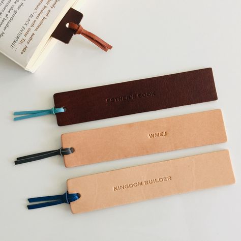 Christmas Personalised, 3rd Anniversary Gifts, Personalized Bookmarks, 3rd Anniversary, Leather Bookmark, Diary Ideas, Leather Crafts, Book Storage, Handmade Ideas