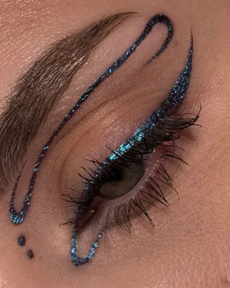 👾 Blue Glitter Eyeliner, Blue Liner, Glitter Eyeliner, Blue Makeup, Metallic Blue, Blue Glitter, Makeup Inspo, Eyeliner, Glitter