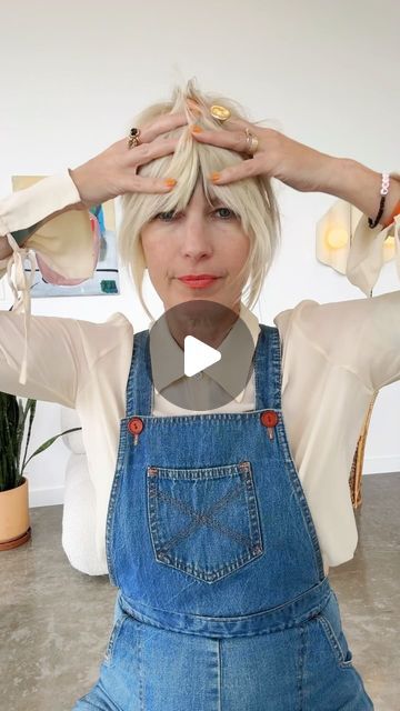 Jayne Matthews on Instagram: "Tiniest little bang trim, but an hour later they feel quite different so sometimes it's great to do less is more! The most important thing about DIY razor cutting is elevation! If you ever get chunks, it means you need to elevate more!   I hope this is helpful for any of you cutting your own bangs at home this weekend. It's nice to just do a tiny bit. I probably cut mine every other week because I like to keep them long, but I also need to see. ❤️❤️❤️❤️ . The DIY bang class lives on my website if you want to take it. It also includes face framing layers that are curtain bangs that wrap around your cheek bones, but don't go across your forehead.  Glasses, curly, baby bangs, cowlicks  are all covered. Big love to you guys out there this weekend! I had a pretty l Curly Baby Bangs, Cut Bangs Diy, How To Cut Fringe, Baby Bangs Long Hair, Bangs At Home, Trim Bangs, Razor Cut Hair, Razor Cuts, Bangs Layers