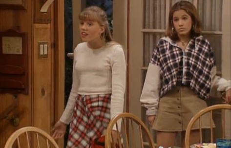 7 Ways Gia From 'Full House' Helped Transform the Show Gia Mahan Outfits, Full House Outfits, 90s Fashion Grunge 1990s, 1990s Fashion Trends, Stephanie Tanner, 90s Inspired Outfits, Fuller House, 90s Fashion Grunge, 80s And 90s Fashion