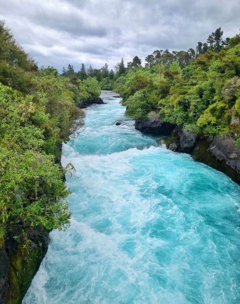 2 days in Taupō New Zealand North Island Road trip - Destiny's Child Packing A Suitcase, Taupo New Zealand, New Zealand North Island, Craters Of The Moon, North Island New Zealand, New Zealand North, Green Landscape, Destiny's Child, Road Trip Itinerary