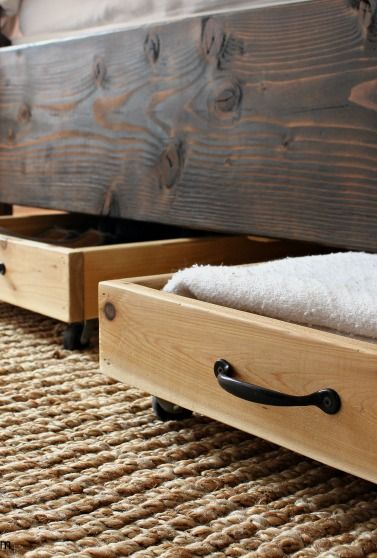 DIY Cedar Underbed Storage Apartment Organization Diy, Under Bed Storage Bins, Diy Storage Bed, Storage Solutions Bedroom, Bedroom Organization Storage, Winter Storage, Underbed Storage, Diy Storage Boxes, Apartment Organization