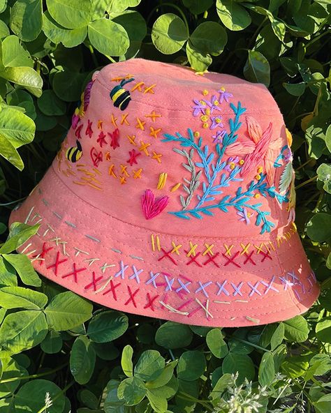 UPCYCLE PANAMA on Behance Bone Bordado, Quoi Porter, Pola Sulam, Hat Embroidery, Hand Embroidery Patterns, Embroidery Inspiration, Needle And Thread, Upcycle Clothes, Embroidery Art