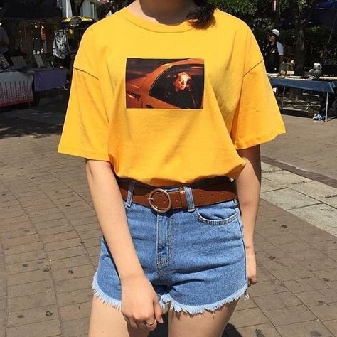 Yellow T Shirt Outfit, Aesthetic Outfits 90s, T Shirt Outfit, Mode Chanel, K Fashion, Yellow Outfit, Yellow T Shirt, Moda Vintage, Fashion Korean