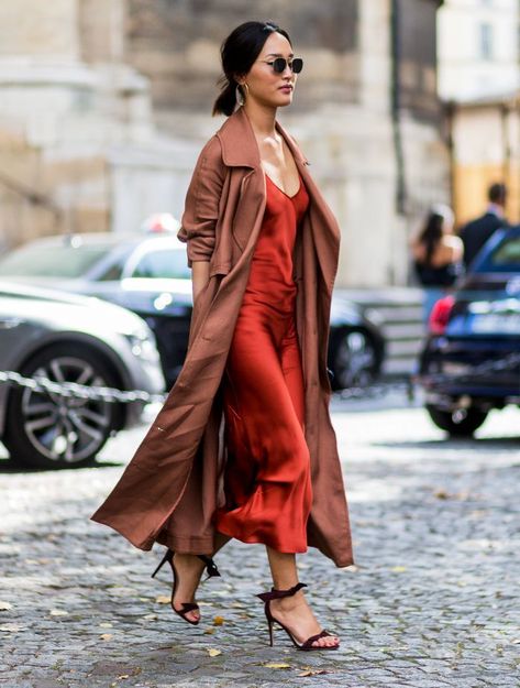 There Are Many Slip Dresses in the World, But These Are the Best Slip Dress Outfit, Red Slip Dress, Autumn Look, Gaun Fashion, Silk Outfit, Looks Street Style, Silk Slip Dress, Looks Chic, Looks Style