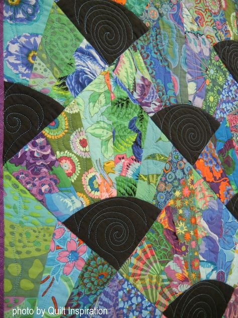 Quilt Inspiration: Modern Quilt Month 2016 - Part 3 Photo Quilts Ideas, Peacock Quilt, Asian Quilts, Dresden Plate Quilts, Dresden Quilt, Photo Quilts, Kaffe Fassett Quilts, Quilt Modernen, Circle Quilts