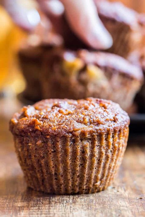 These Low Fat Banana Bran Muffins are moist, dense and flavorful with chunks of nuts, raisins, and banana, the flavors of orange zest and molasses really came through - about 235 calories and 8 Weight Watchers Freestyle SmartPoints! #lowfatbananabranmuffins #bananabranmuffins #branmuffins #muffins #lowsugarmuffins Low Fat Muffins Healthy, Ww Low Point Muffins, Ww 1 Point Bran Muffins, Ww Banana Muffins, Pumpkin Bran Muffins, Low Fat Banana Muffins, Low Calorie Bran Muffins, Dairy Free Blueberry Muffins, Low Sugar Muffins