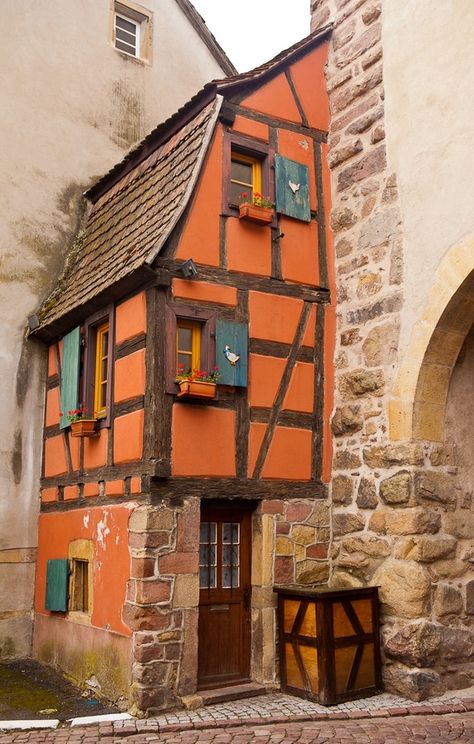 Unusual Homes, Tiny Spaces, Cute House, Old Buildings, Beautiful Buildings, Little Houses, Amazing Architecture, Shutters, Old Houses