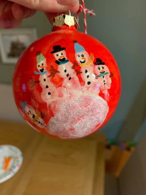 Handprint Christmas Ball Ornaments, Bauble Painting Ideas Kids, Handprint Bauble, Christmas Handprints, Diy Christmas Plate, Preschool Christmas Gifts, Bauble Ideas, Handprint Christmas Tree, Christmas Pottery