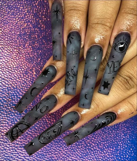 Baecation Nails, Witchy Nail Ideas, Dark Goth Nails, Witchcraft Nails, Black Witchy Nails, Spooky Sets, Hallowen Party, Black And White Nail, Horror Nails