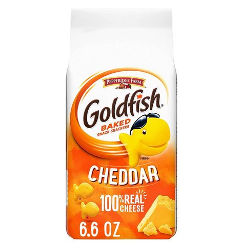 Serve up a snack the whole family will enjoy with Pepperidge Farm Goldfish Cheddar Cheese Crackers, the fun, fish-shaped snack crackers with a smile. These baked cheese snacks are made with ingredients you can feel good about, including 100% real Cheddar cheese and no artificial flavors or preservatives. The great taste and fun, bite-sized shape of Goldfish crackers make them the perfect at-home or on-the-go snacks for kids and adults. This 6.6-ounce bag contains roughly 6 satisfying servings an Walmart Snacks Ideas, Png Snacks, Kids Lunch Snacks, Dance Necessities, Grocery Snacks, Aesthetic Snacks, Snacks Png, Goldfish Snack, Good Snacks