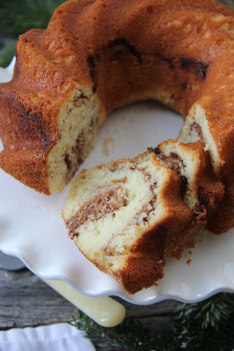 Cinnamon Swirl Bundt Cake Cinnamon Bunt Cake, Cinnamon Swirl Bundt Cake, Wanna Get High, Swirl Bundt Cake, Cinnamon Swirl Coffee Cake, Bunt Cake Recipe, Coffee Cake Bundt, Cinnamon Swirl Cake, Easy Bundt Cake Recipes