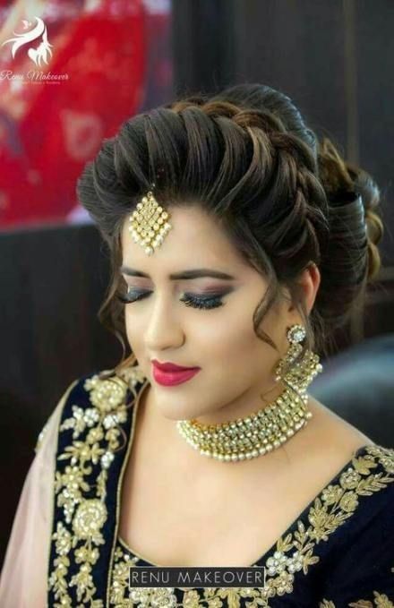 Beautiful bridal bun hairstyle Front Hairstyles With Mangtika, Front Hairstyles, Hairstyles For Indian Wedding, Bridal Hairstyle Indian Wedding, Engagement Hairstyles, Bridal Hairdo, Hairstyles Indian, Bridal Hair Buns, Leandra Medine