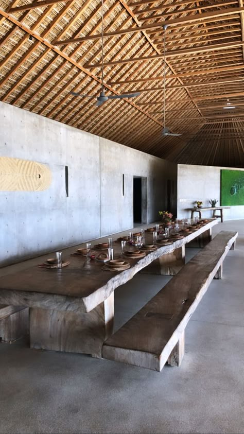 Japanese Wabi Sabi Interior, Huge Dining Table, Long Table Dining, Big Dinner Table, Long Wood Table, Villa Concept, Open Living Room Design, Communal Kitchen, Table D Hote