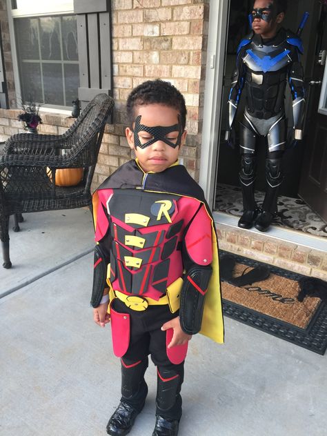 My sons as Robin and Nightwing homemade costumes for 2016 Robin And Nightwing, Batman Beyond Costume, Homemade Costumes, Batman Beyond, My Sons, Nightwing, Under Armour, Batman