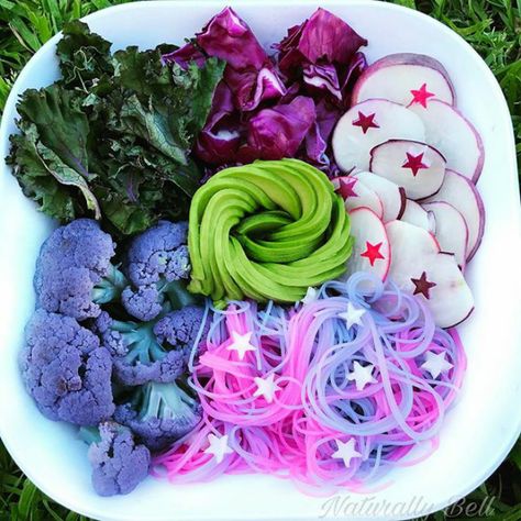 Unicorn Noodles Are Here And It's Probably Healthiest Colorful Food Trend So Far Unicorn Noodles, Polenta Bites, Crazy Food, Beautiful Crazy, Latest Obsession, Recipe Vegetarian, Glass Noodles, Purple Cabbage, Rainbow Food